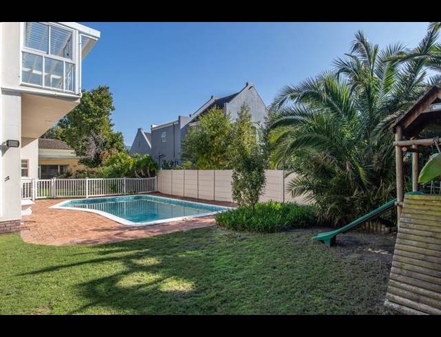 5 BEDROOM HOUSE FOR SALE IN CONSTANTIA